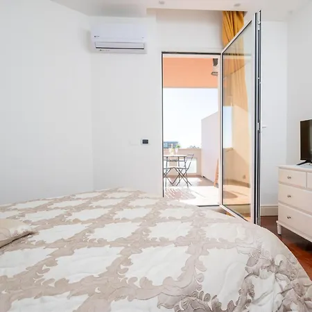 Apartment Perla Marina Sea View