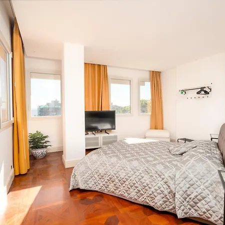 Perla Marina Sea View Apartamento *